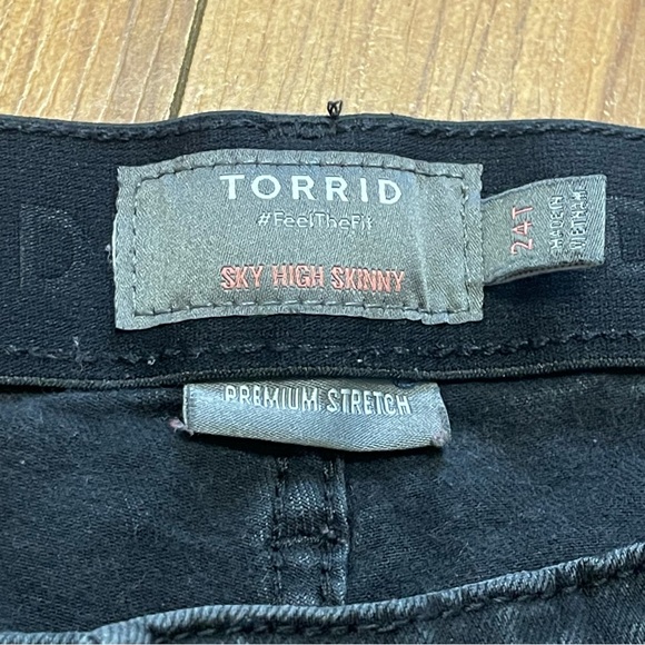 Torrid Sky High Skinny Jeans size 24TALL - Picture 3 of 5